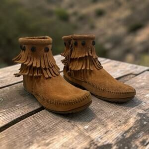 Minnetonka Double Fringe Suede Booties Side Zip Tan 7 Boho Western Festival